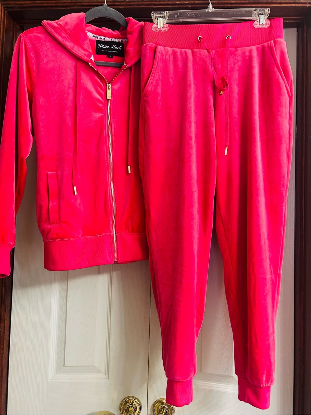 White Mark Cozy Collection Velour Jogger Set with Hoodie. New Without Tags